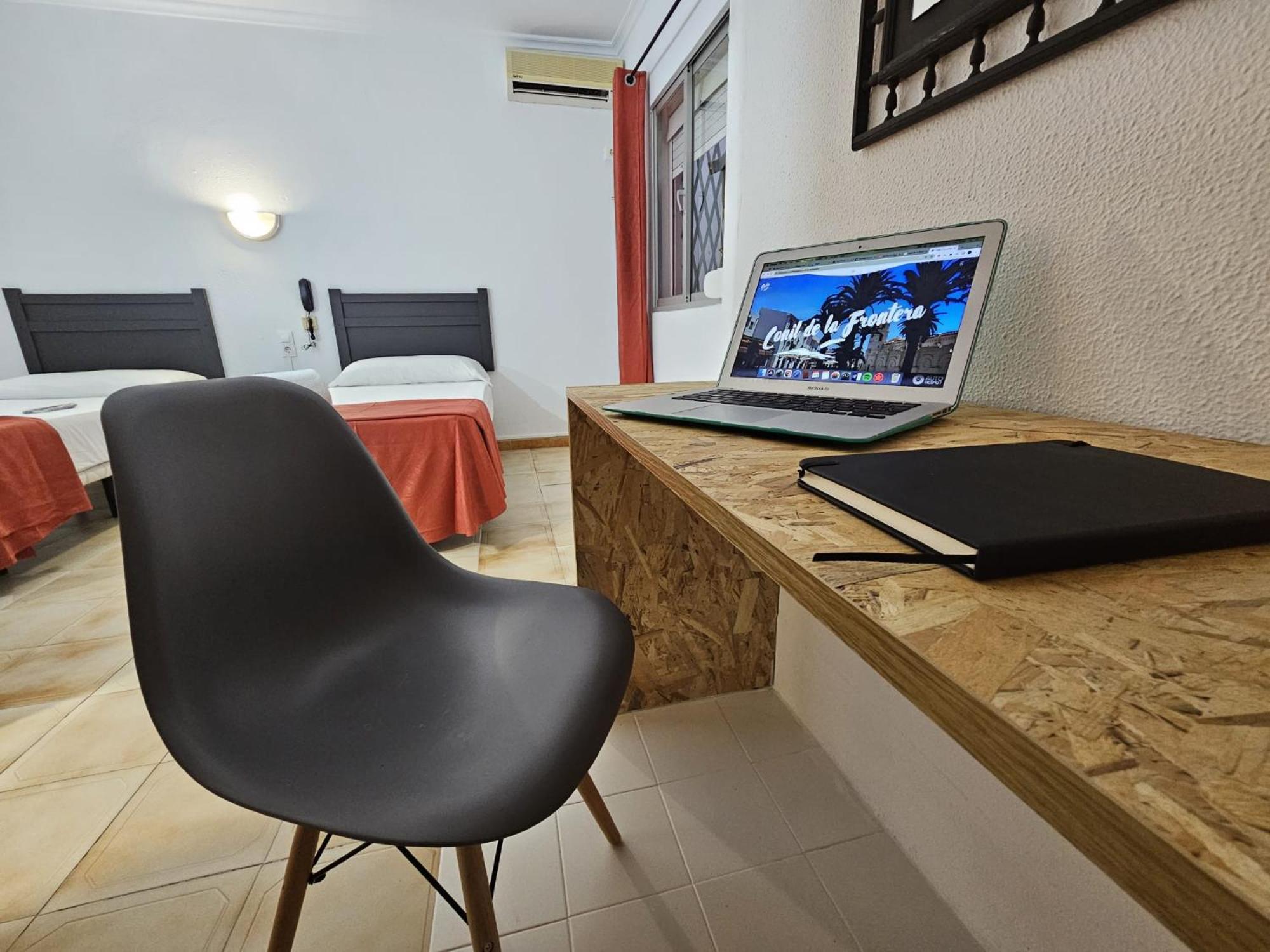 Hotel San Vicente - Centro Playa コニル・デ・ラ・フロンテラ エクステリア 写真